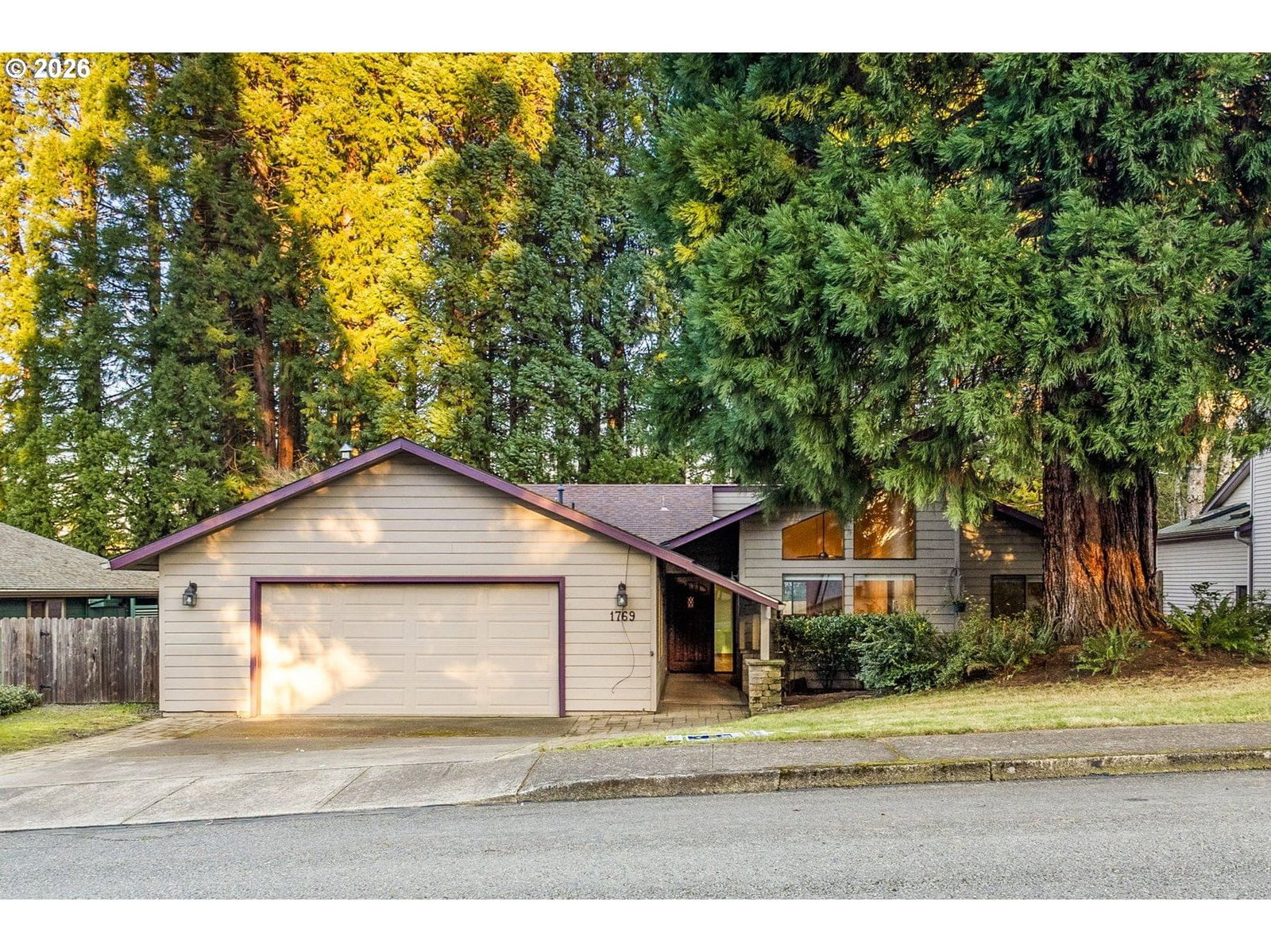 Primary listing photo, 1769 CINNAMON HILL DR, Salem, OR, 97306