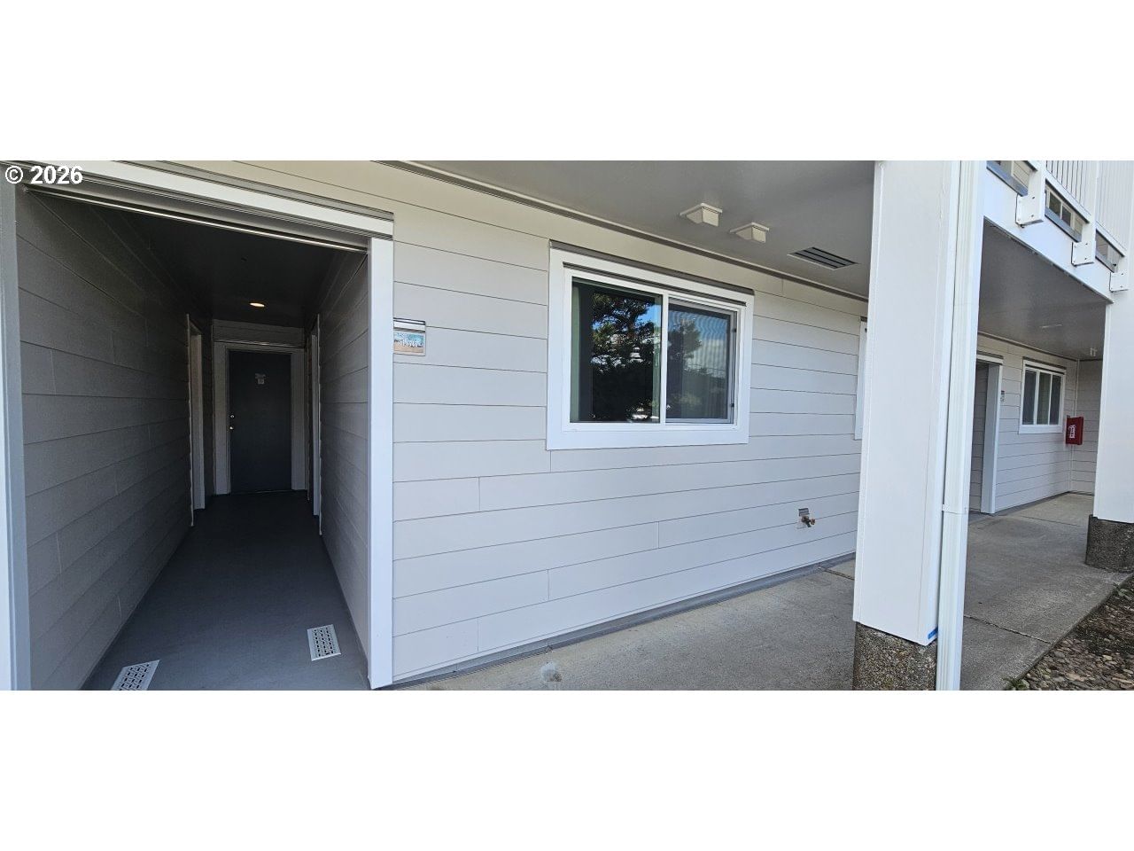 Listing photo 1 of 6