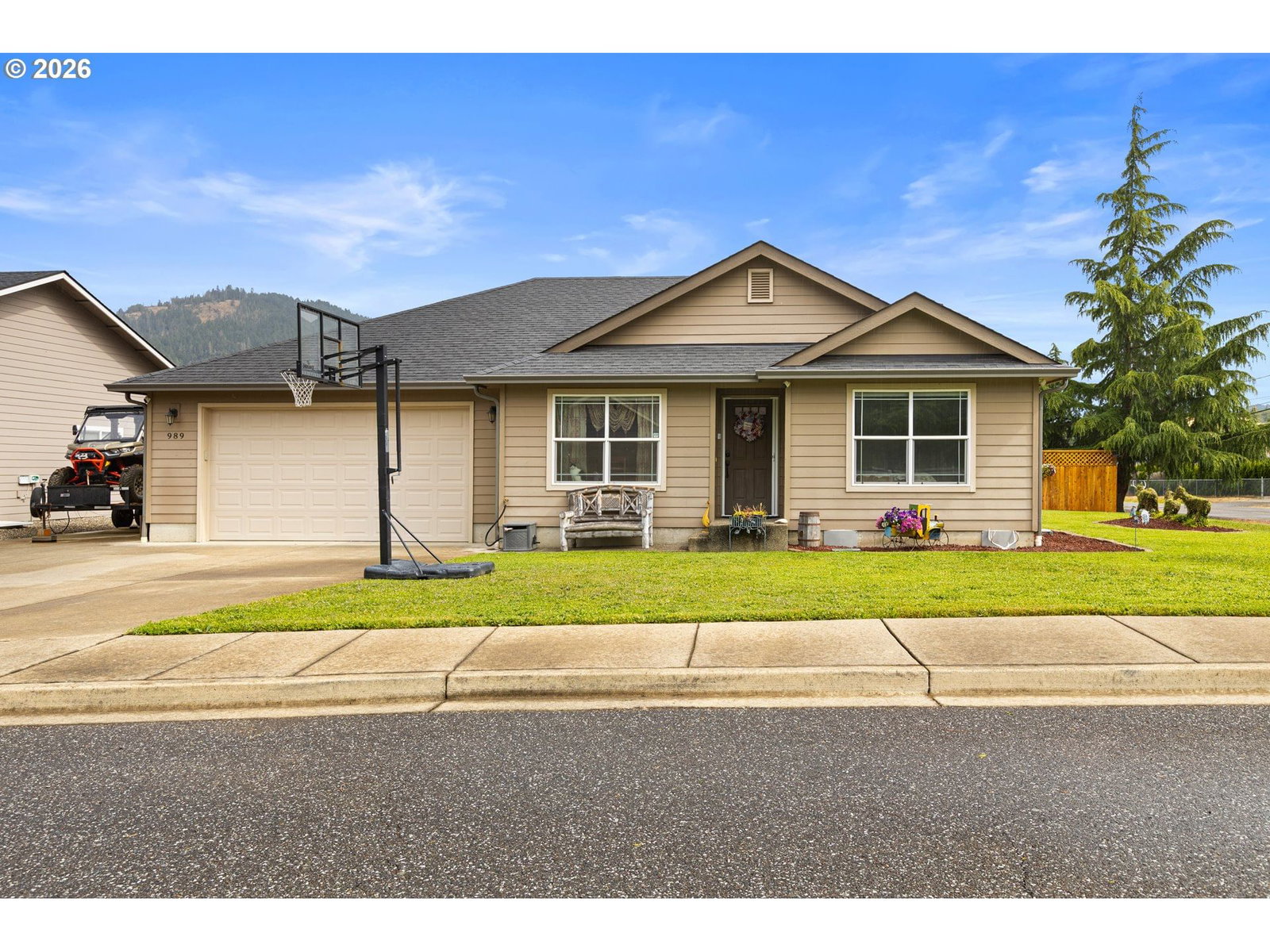 Listing photo 1 of 6