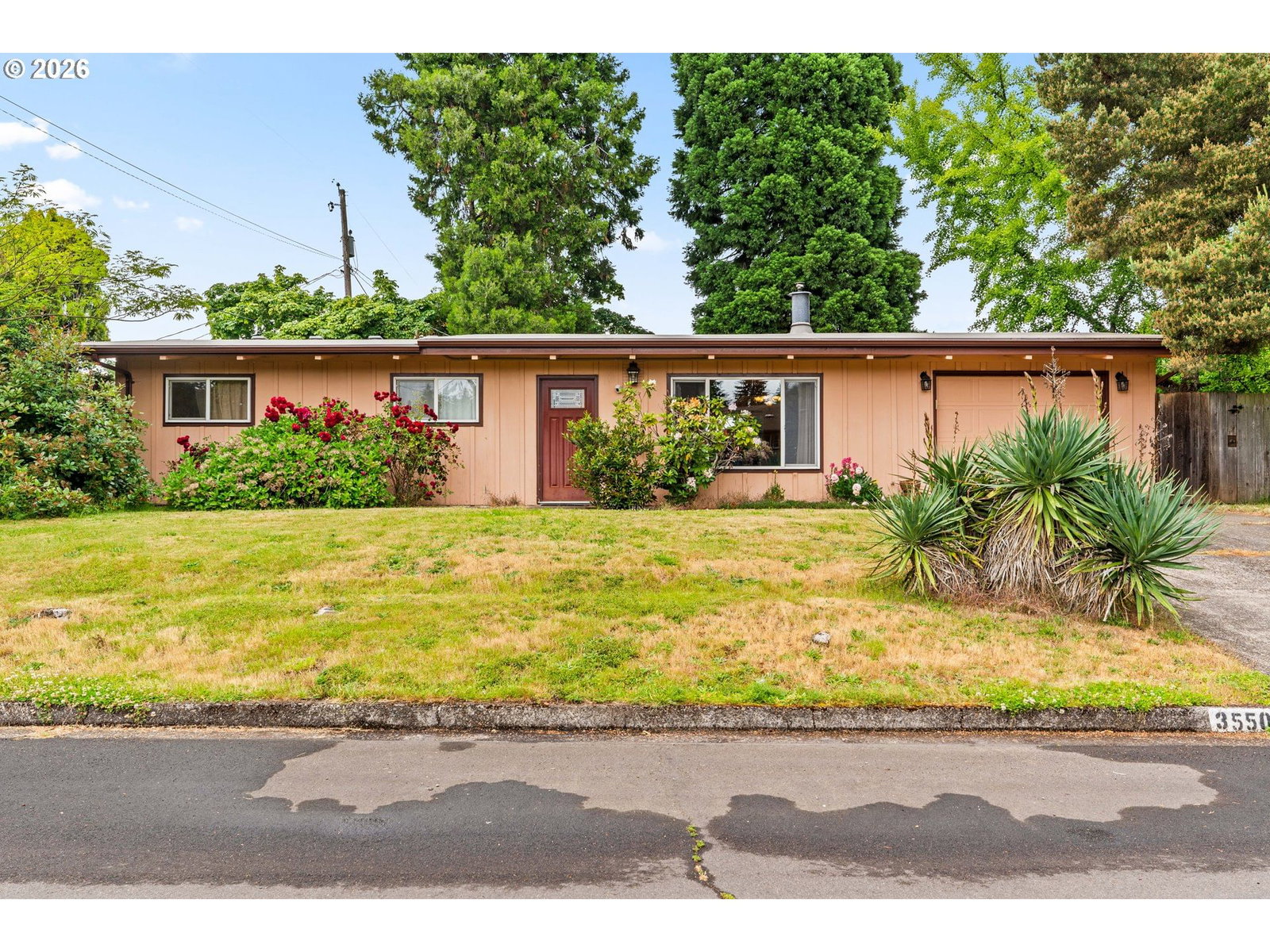 Listing photo 1 of 6