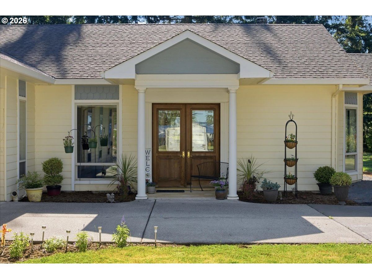 Listing photo 1 of 6