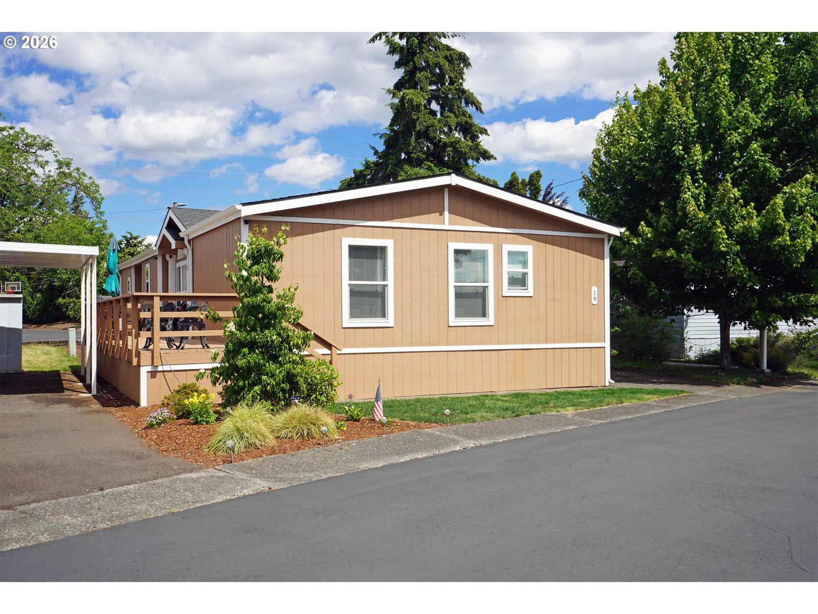 Listing photo 1 of 6