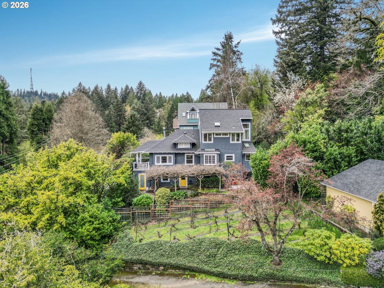 Listing photo 4 of 48, 1361 BROADWAY DR, Portland, OR, 97201