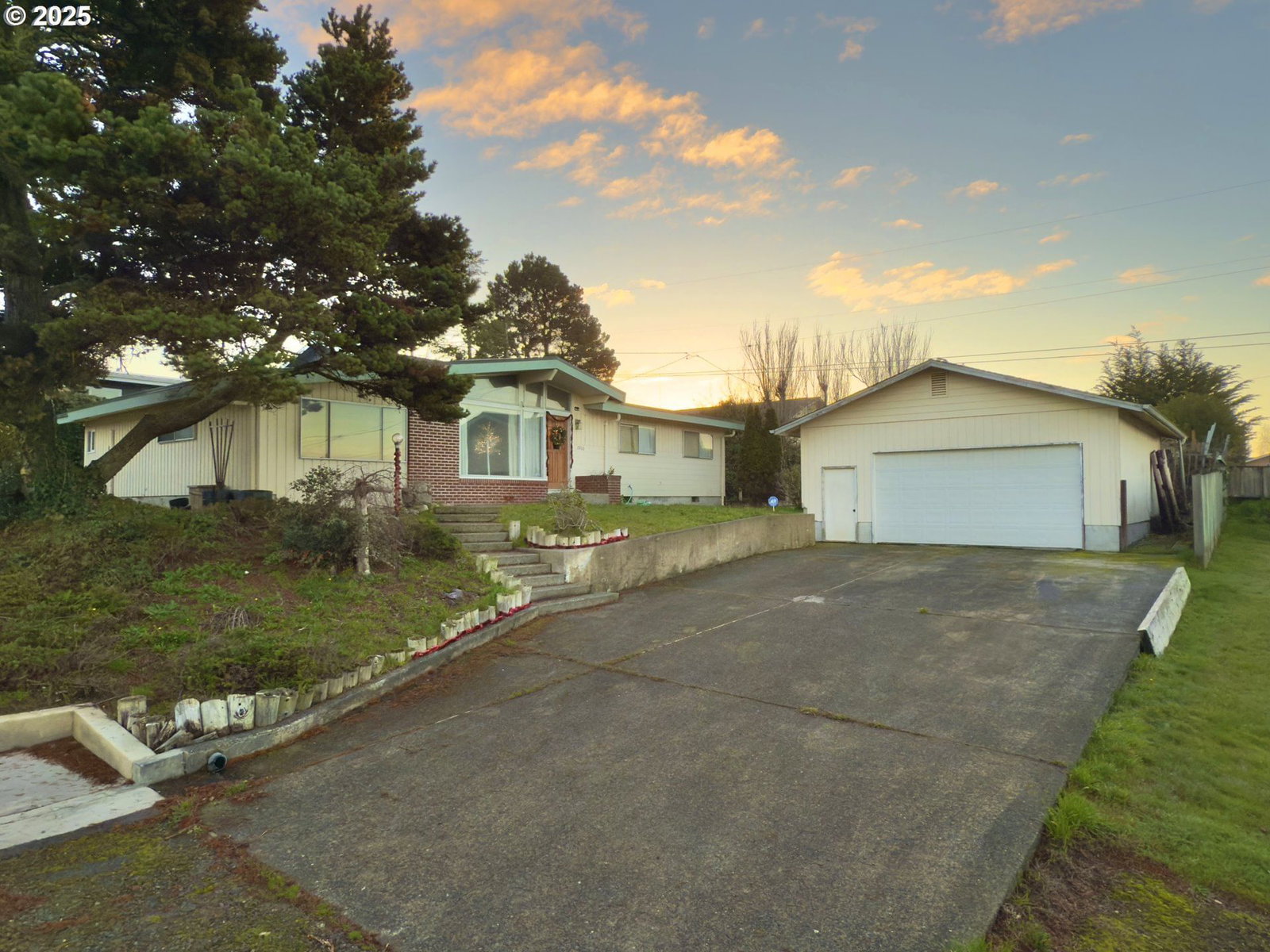 Primary listing photo, 1900 GRANT ST, North Bend, OR, 97459