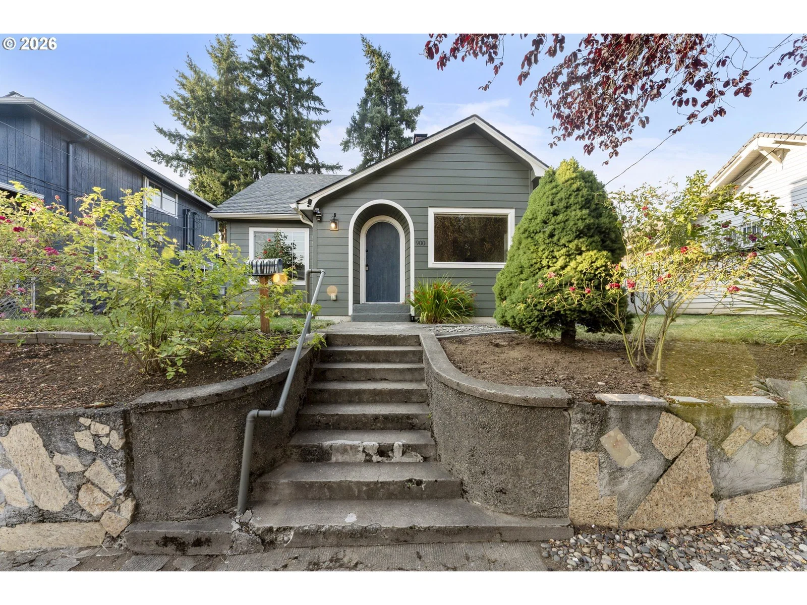 900 W 16TH ST