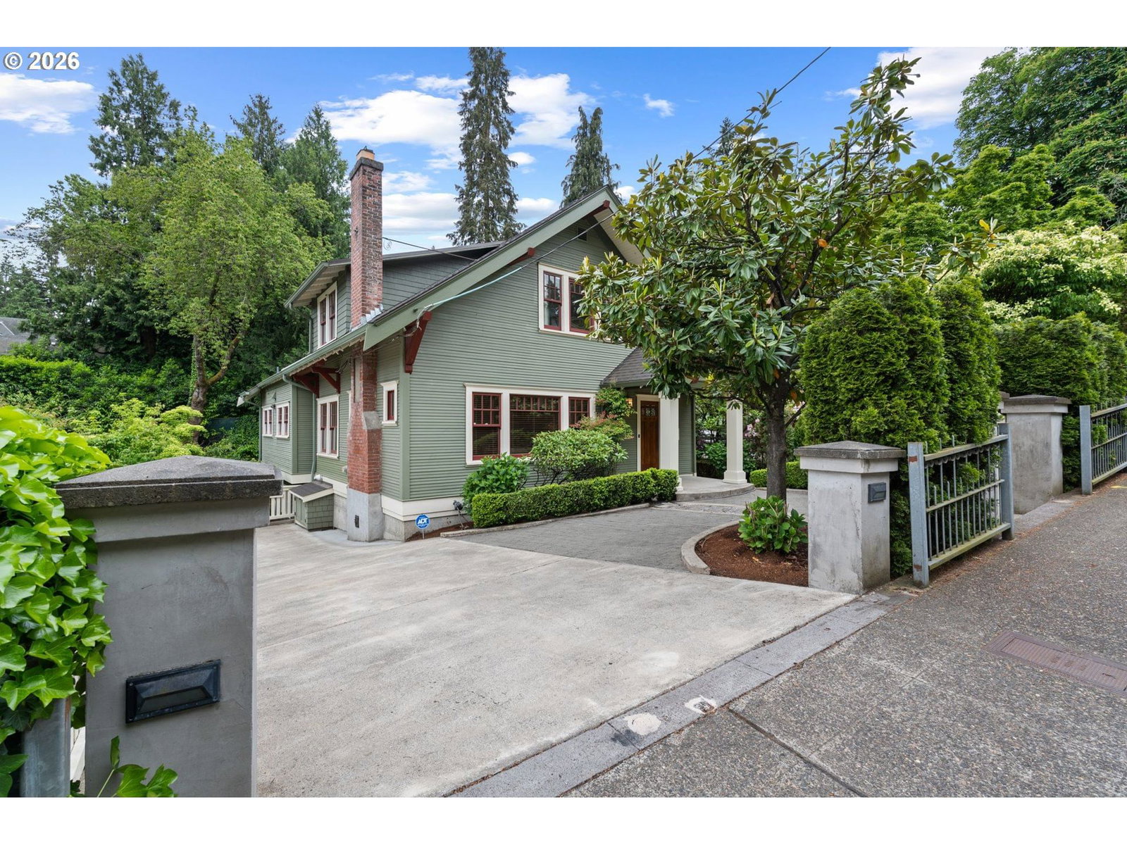 2328 SW BROADWAY DR