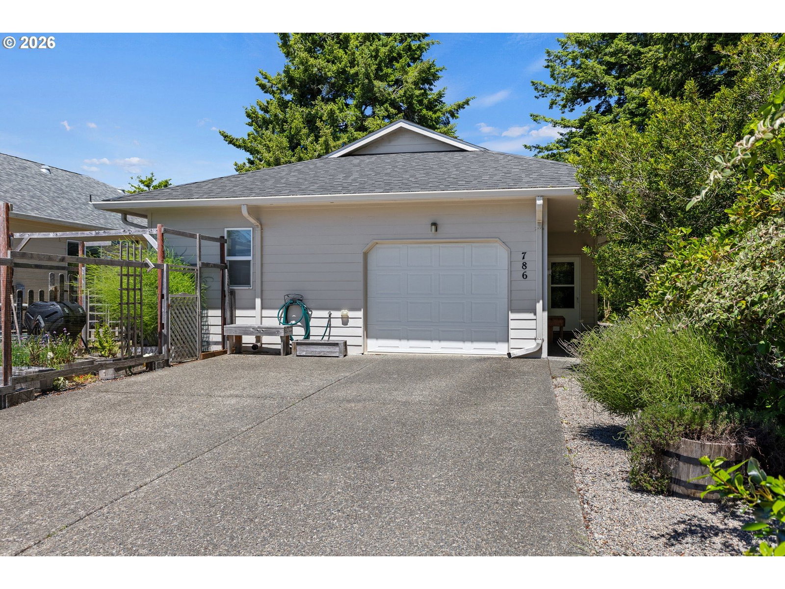 Listing photo 1 of 6