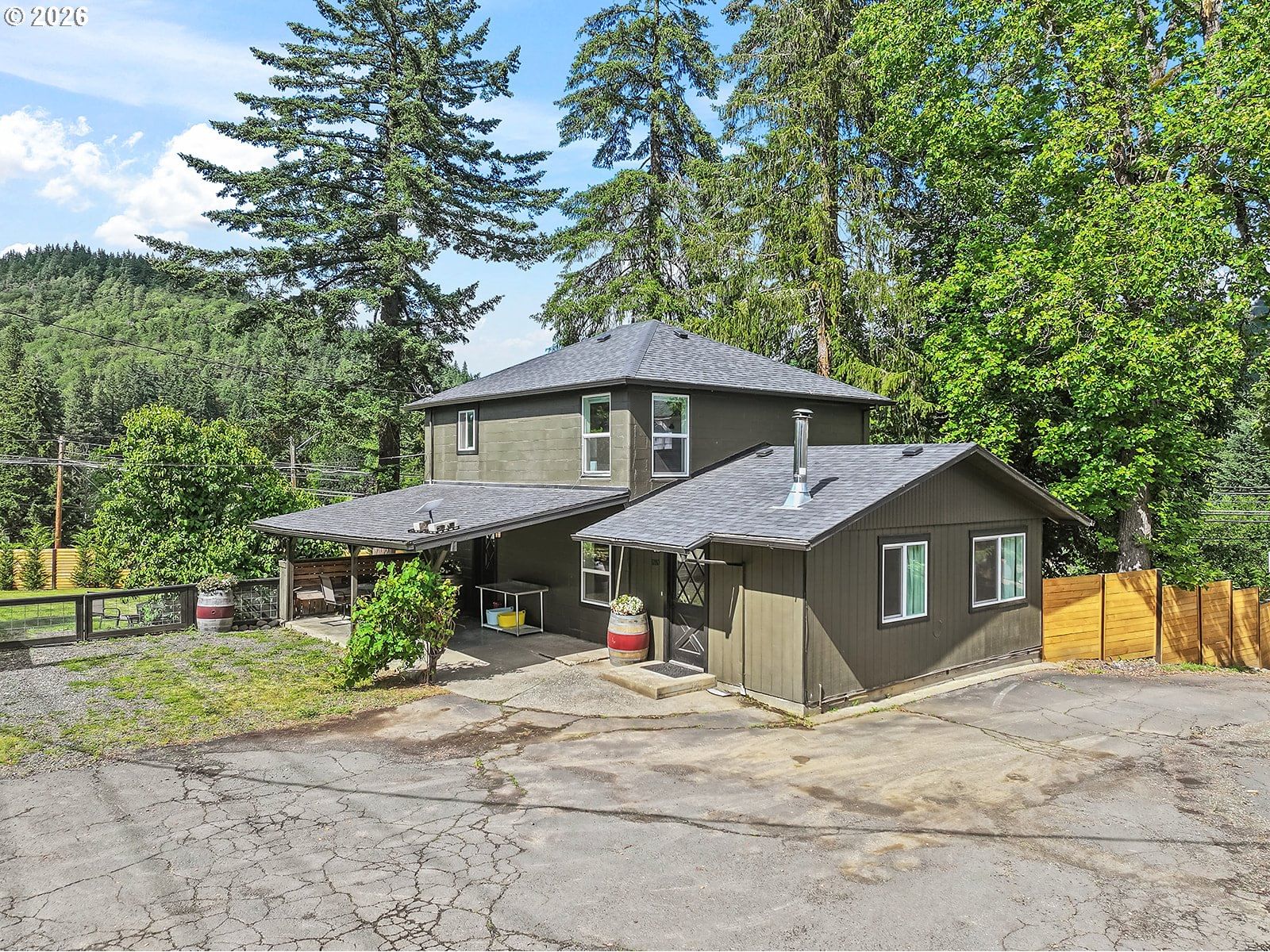 Listing photo 1 of 6