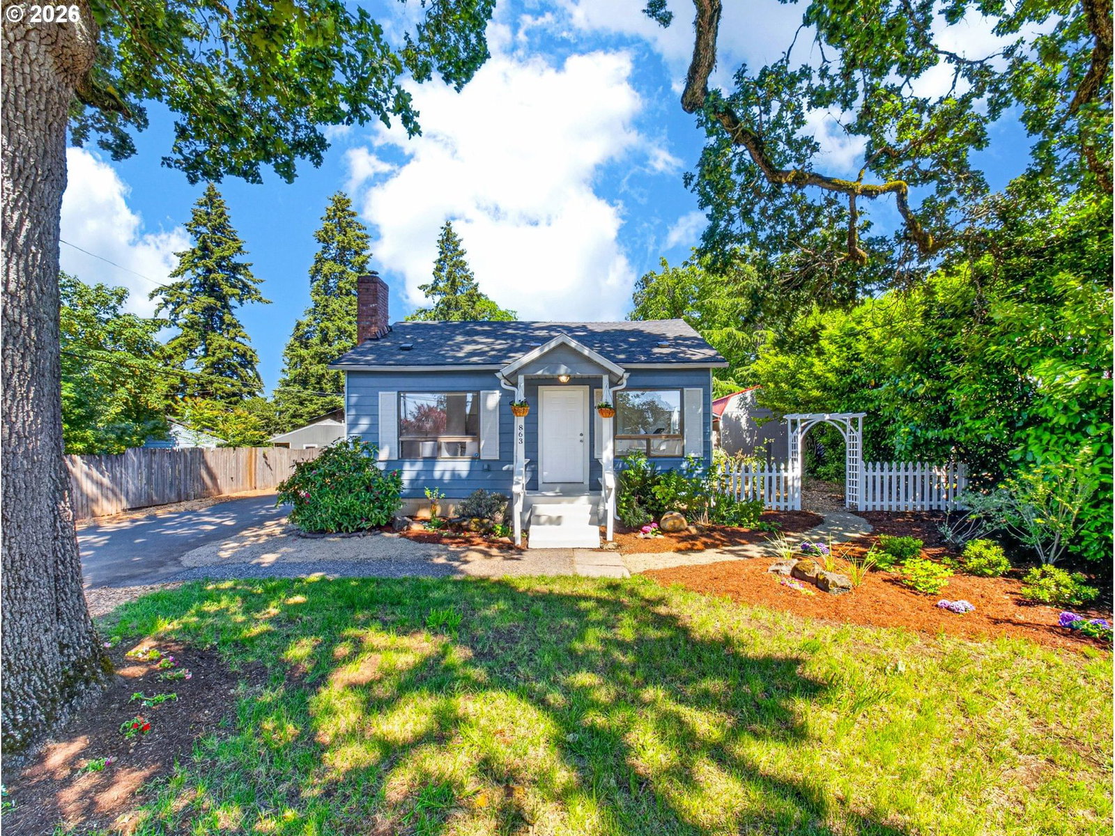 863 LINN AVE