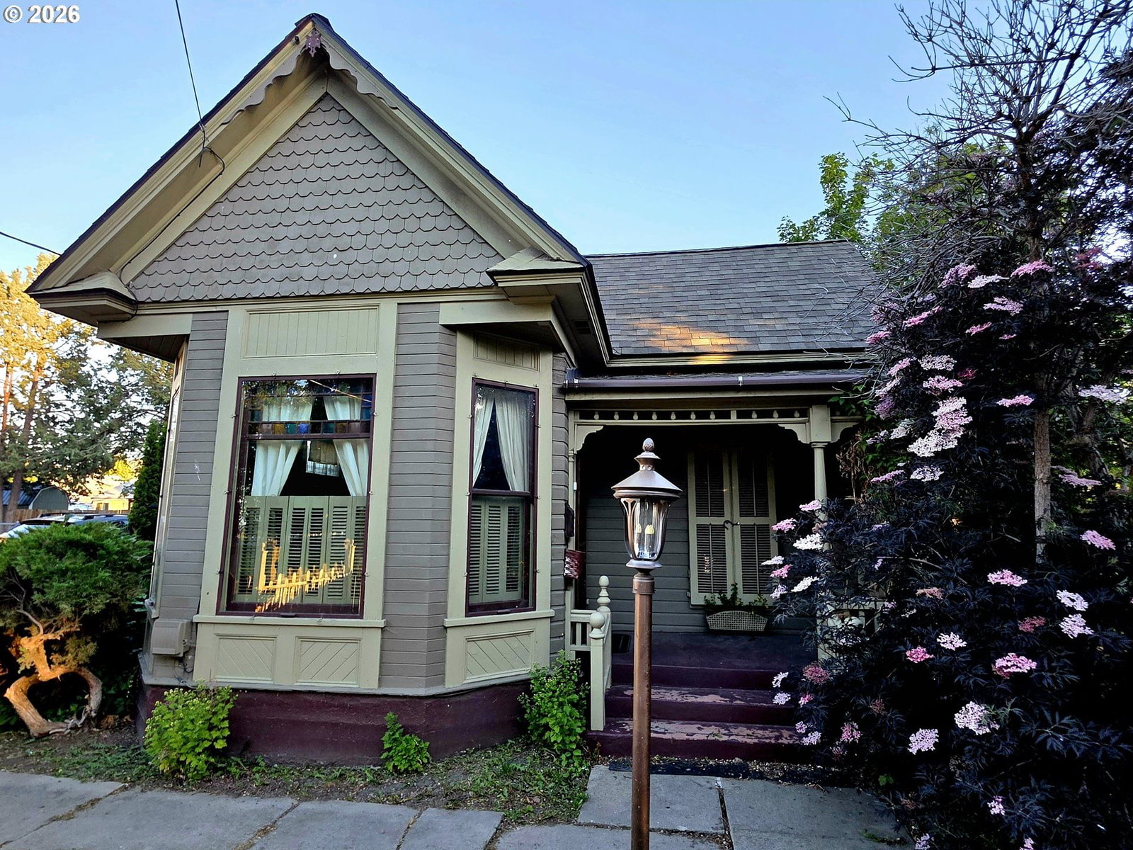Listing photo 1 of 6