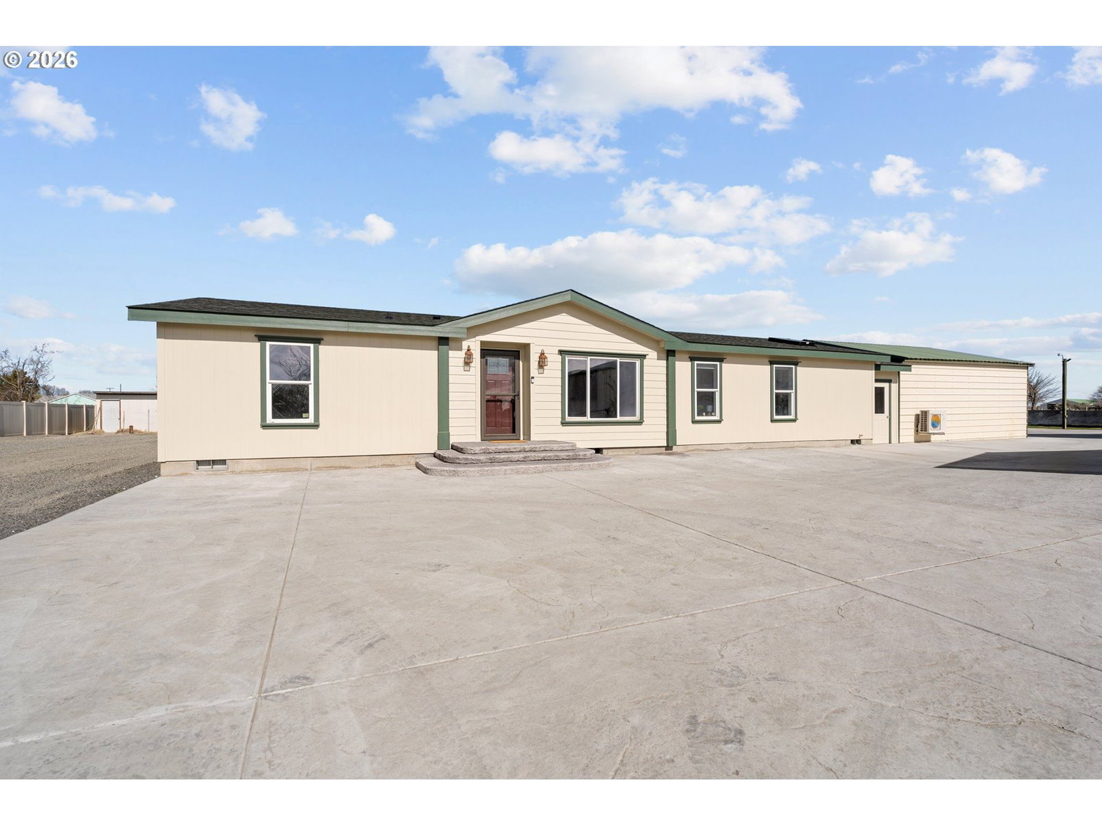 Primary listing photo, 31289 Morgan LN, Hermiston, OR, 97838