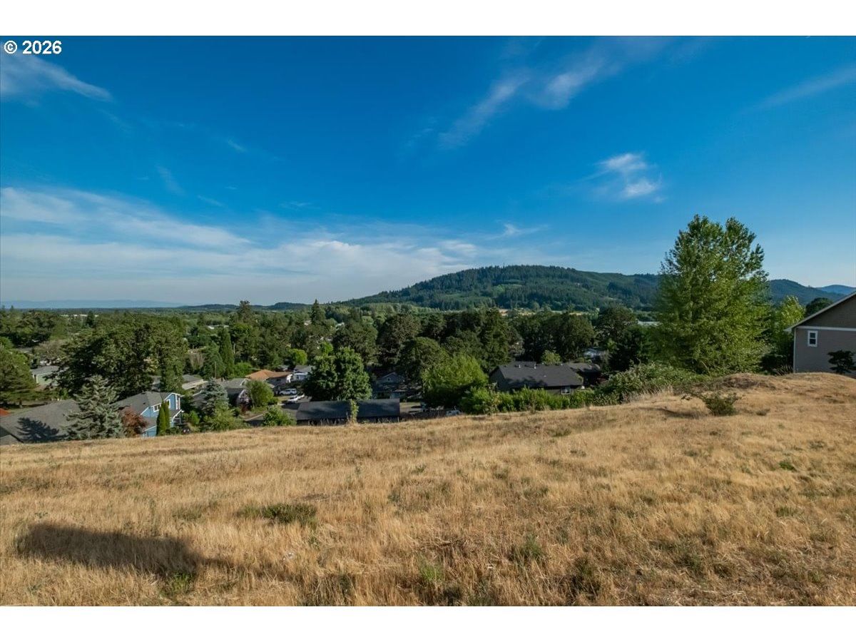 Listing photo 1 of 6