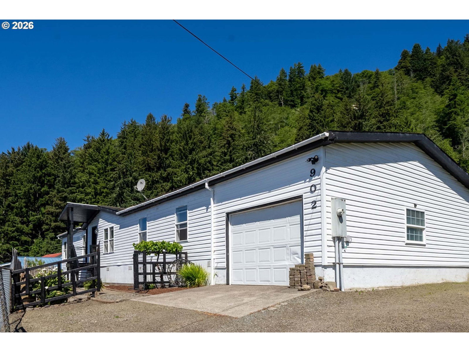 Listing photo 1 of 6