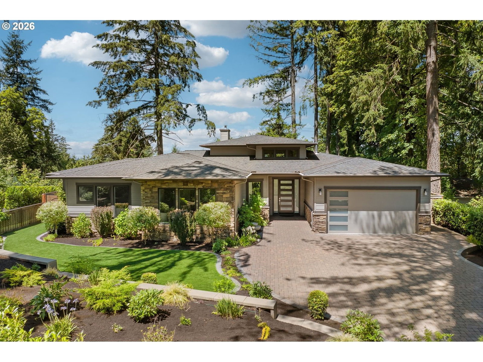 1923 MAPLELEAF CT