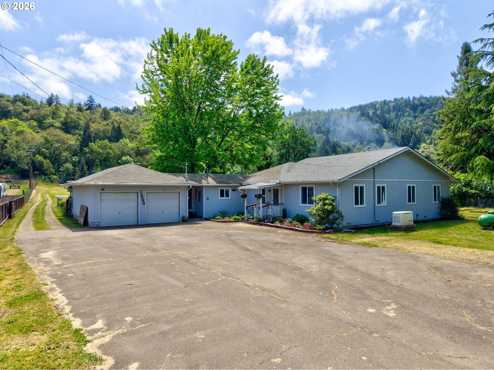 Listing photo 1 of 6