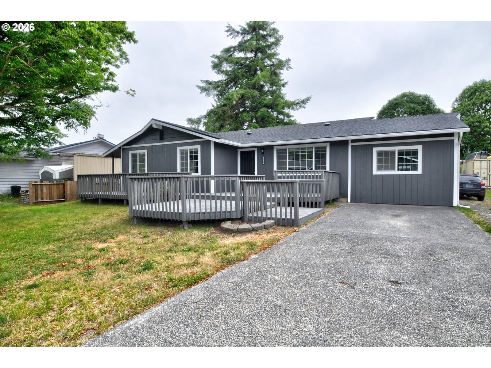 Listing photo 1 of 6