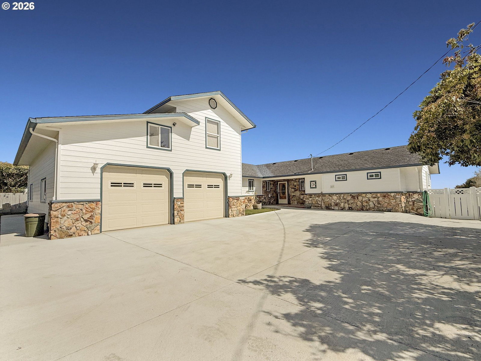Primary listing photo, 429 BUENA VISTA LOOP, Brookings, OR, 97415