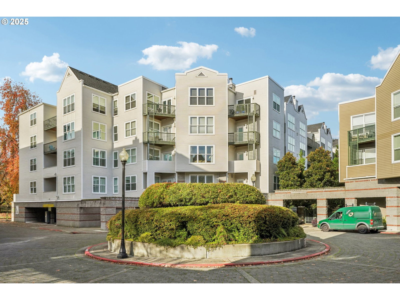 Primary listing photo, 1616 S HARBOR WAY #402, Portland, OR, 97201