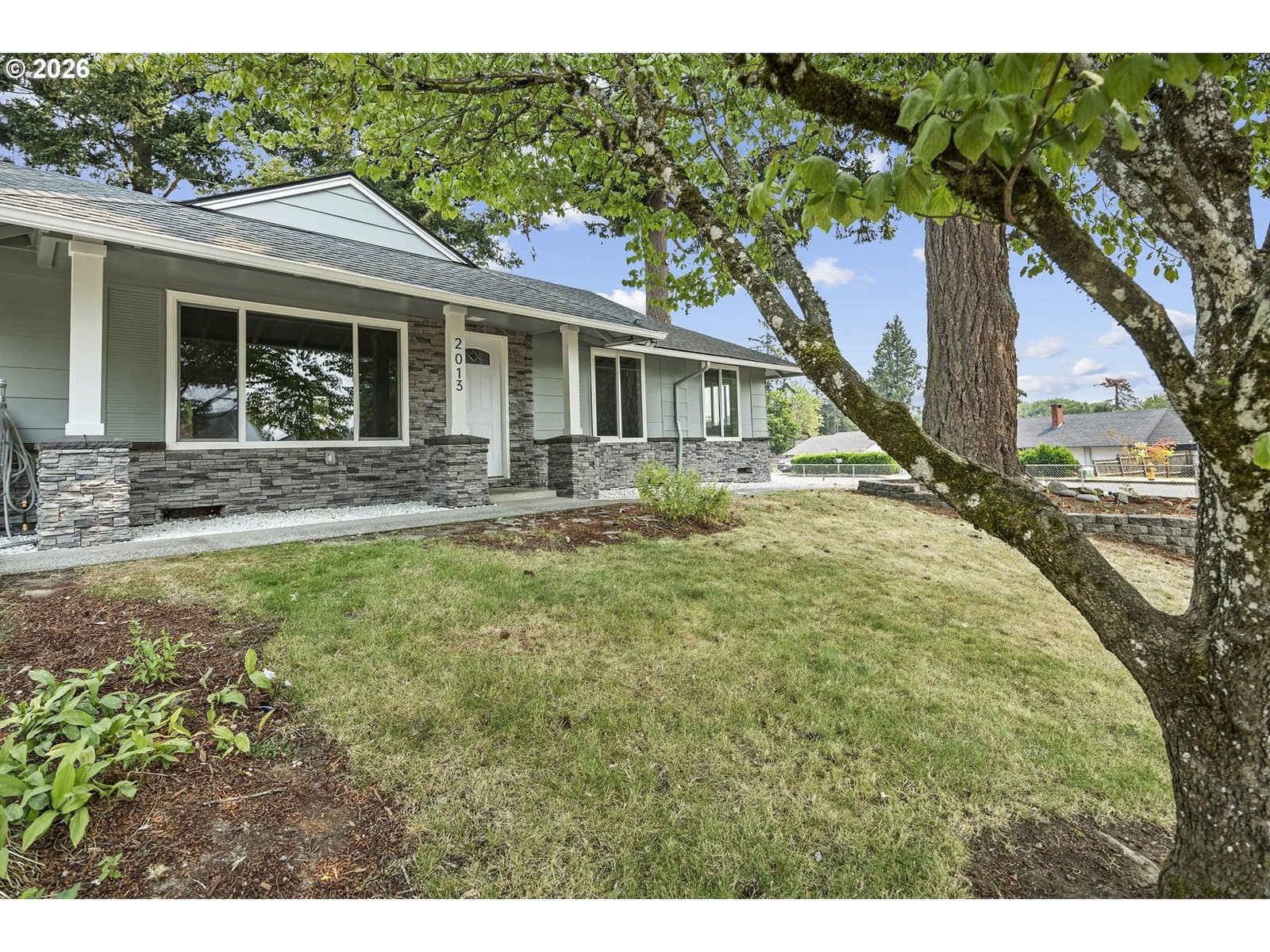 2013 NE ROBERTS CT