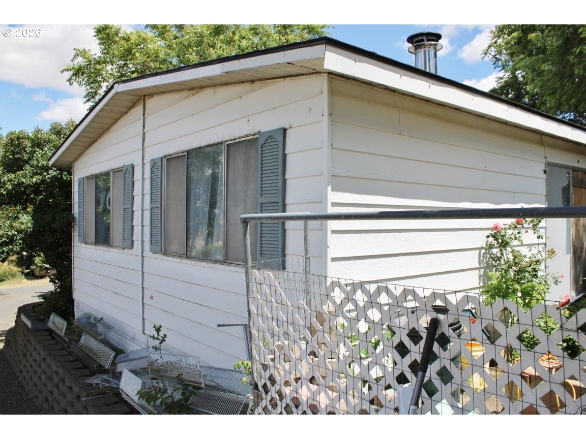 Listing photo 1 of 6