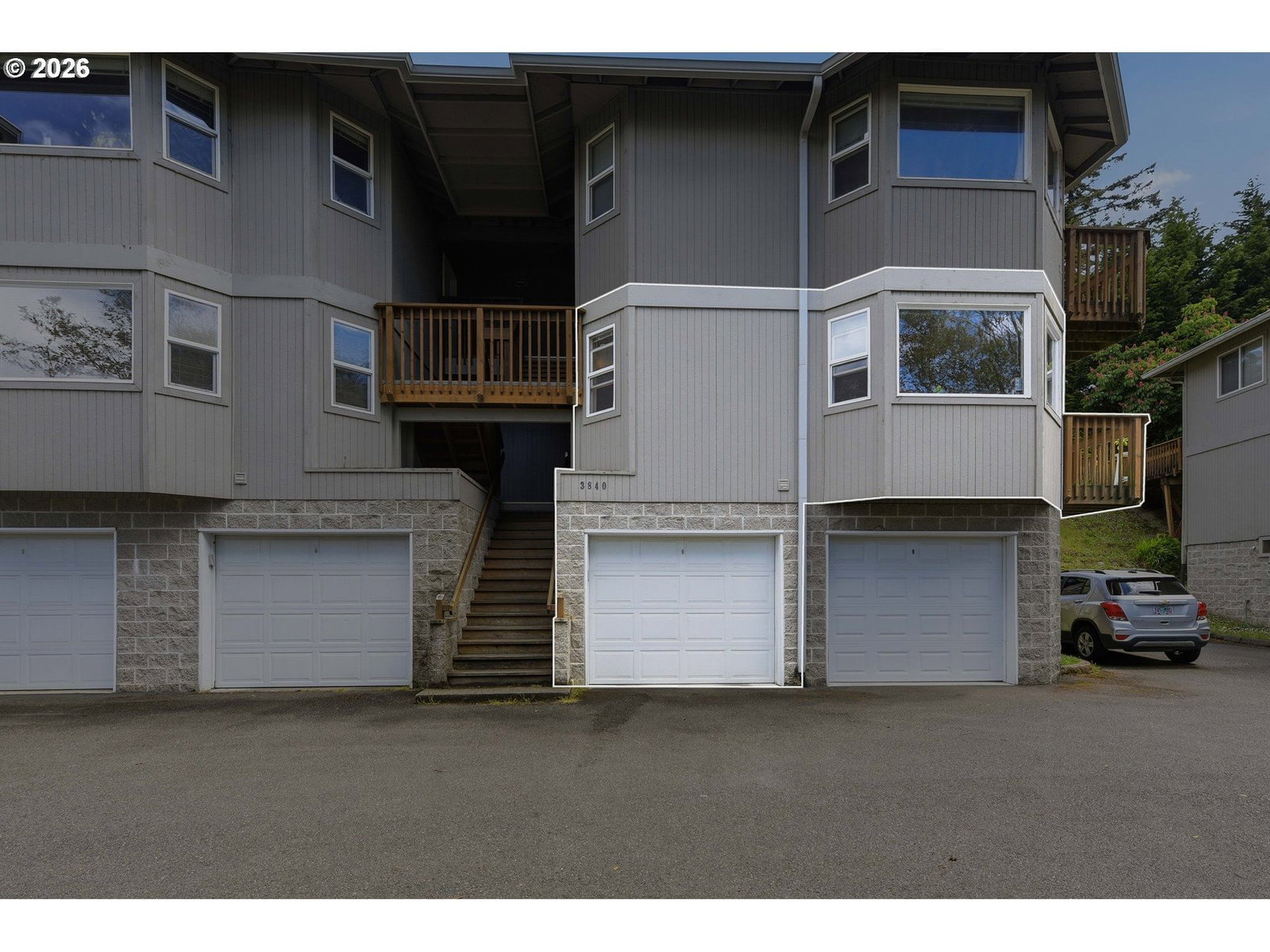 Listing photo 1 of 6