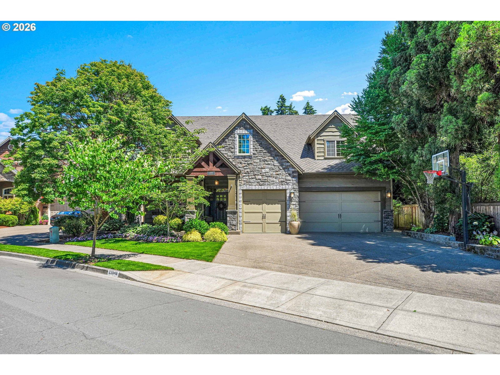 Listing photo 1 of 6