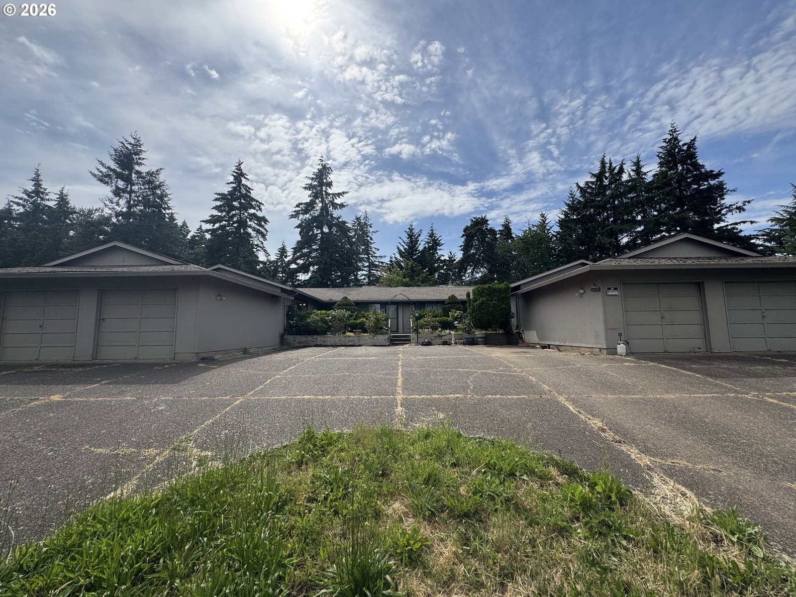 Listing photo 1 of 6
