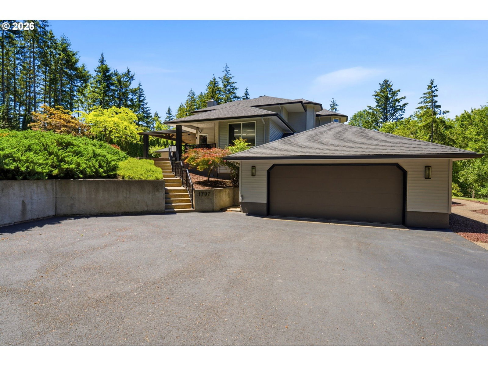 Listing photo 1 of 6