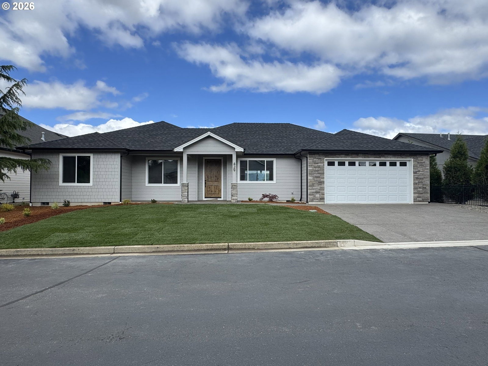 Primary listing photo, 429 FAIRWAY ESTATES DR, Sutherlin, OR, 97479