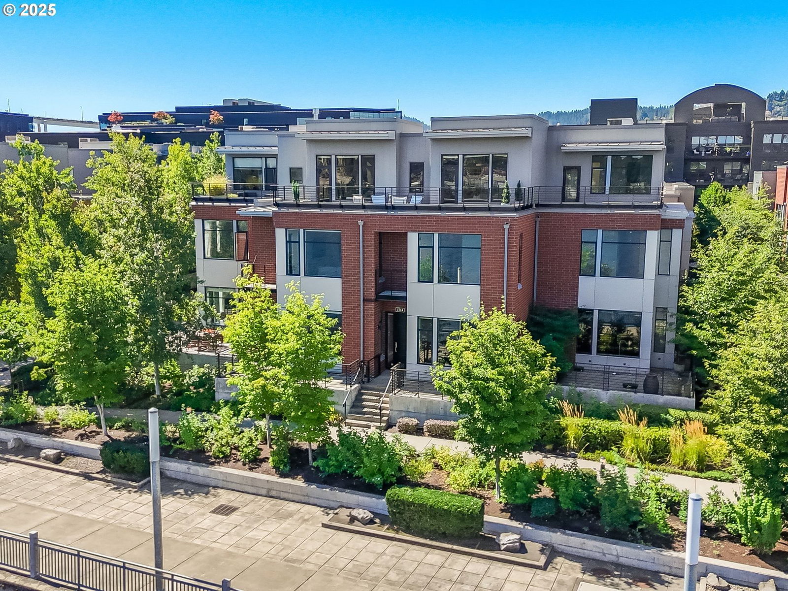 Primary listing photo, 1714 NW RIVERSCAPE ST, Portland, OR, 97209