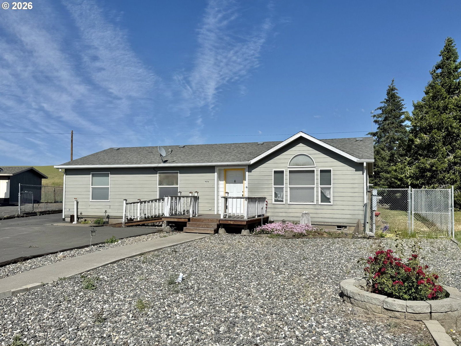 Primary listing photo, 909 TOLL RD, Dufur, OR, 97021