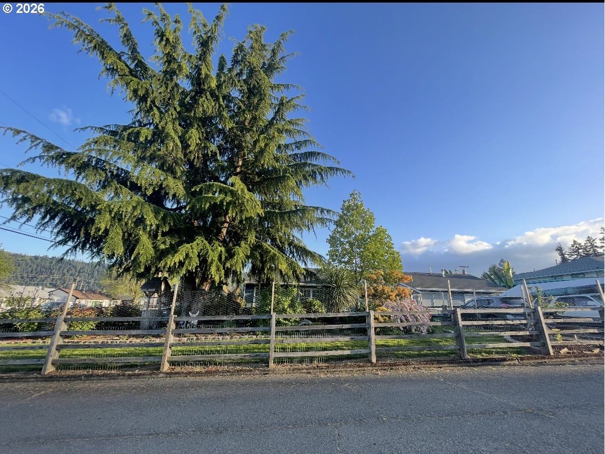 Listing photo 1 of 2