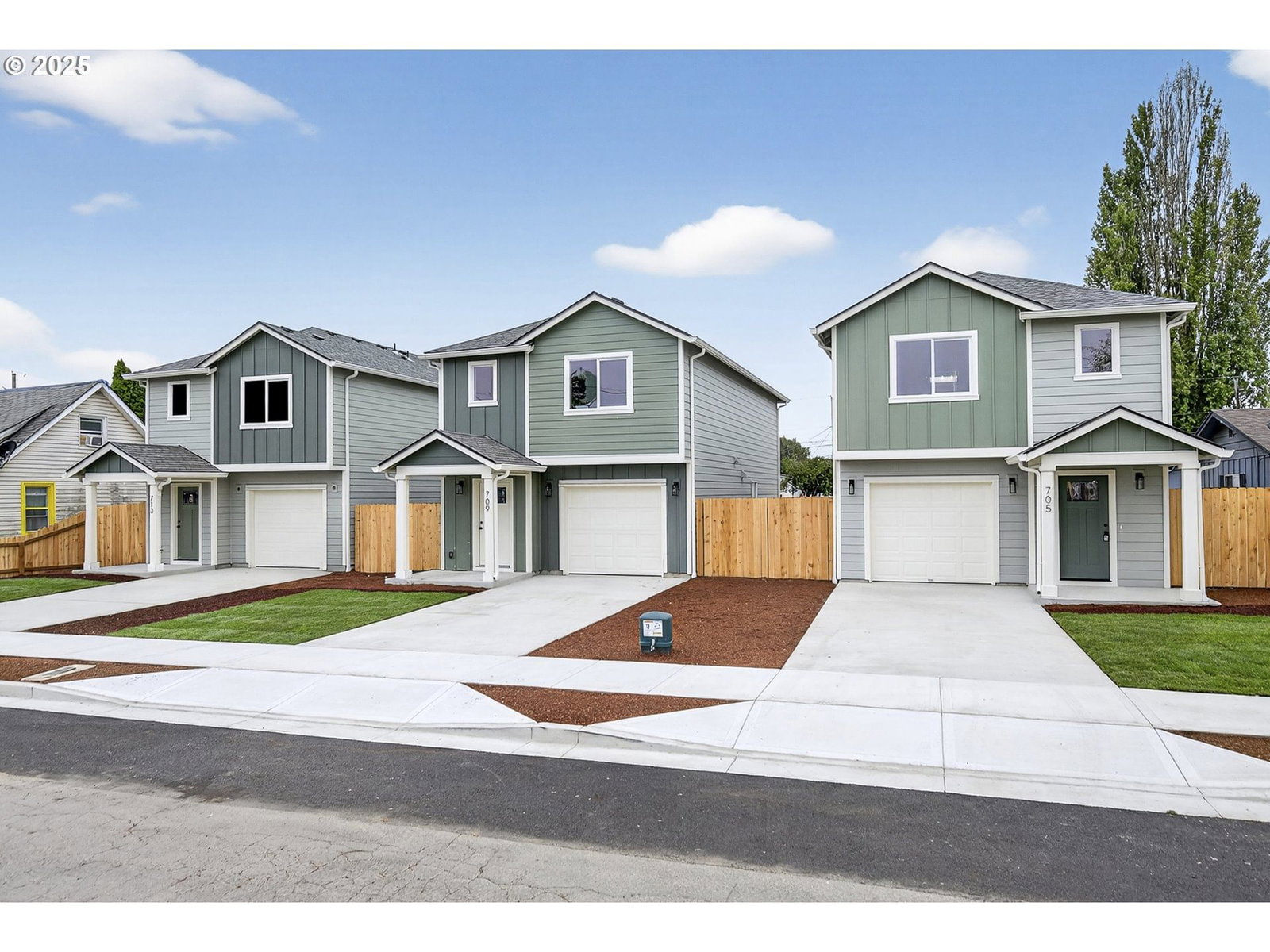 Primary listing photo, 709 9th AVE, Kelso, WA, 98626