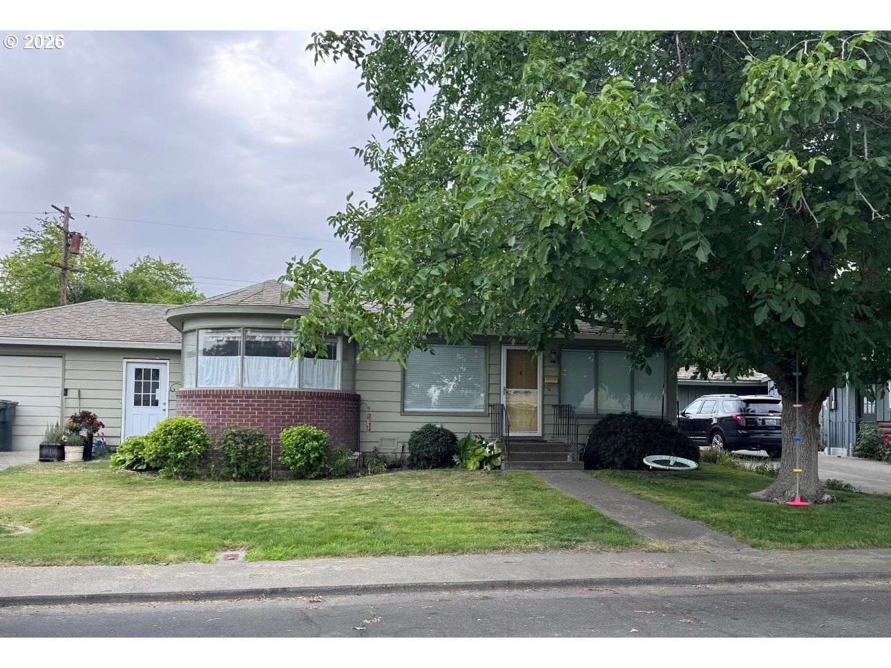 Primary listing photo, 33 W CEDAR DR, Hermiston, OR, 97838