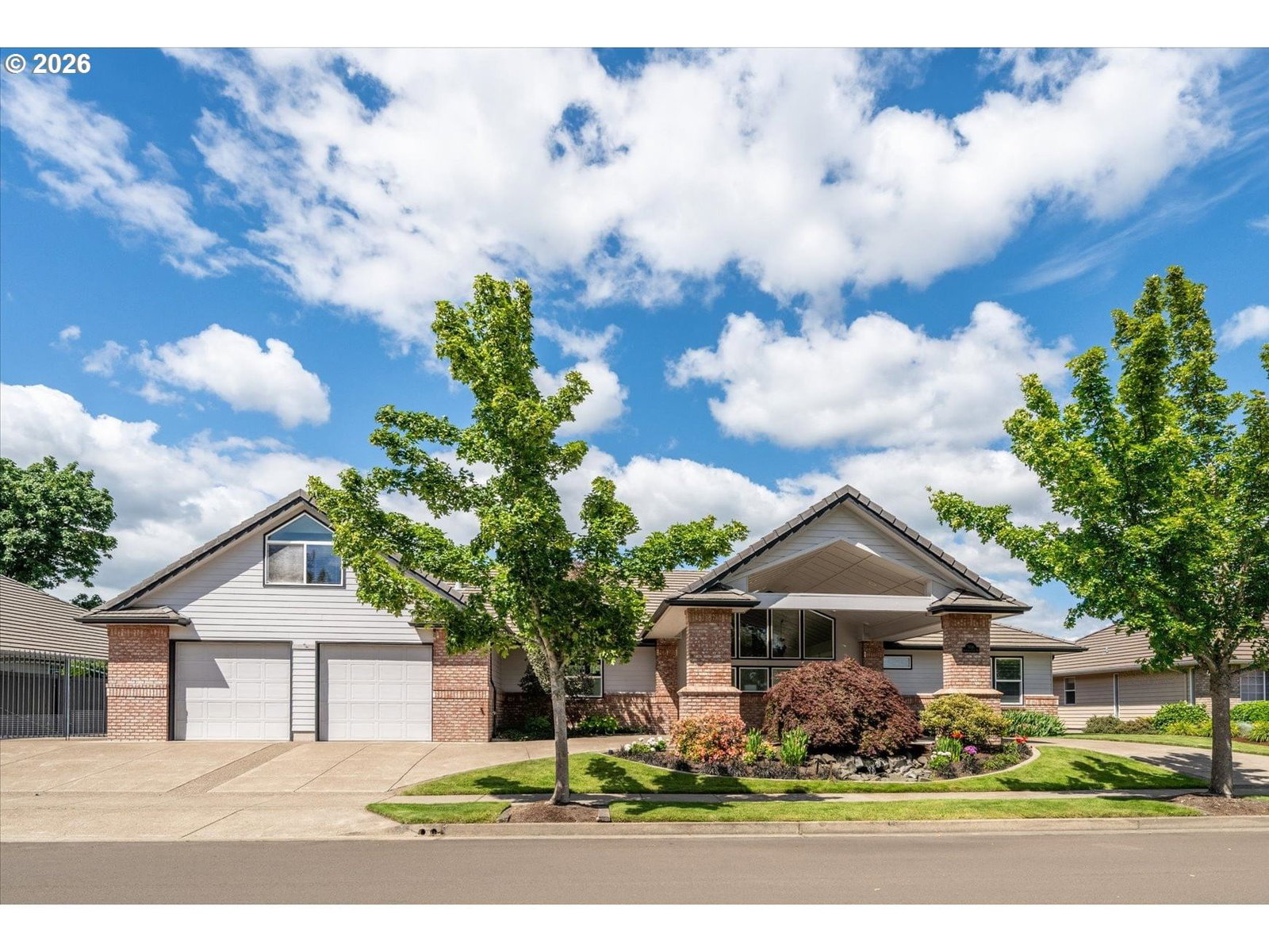 Primary listing photo, 906 MCKENZIE CREST DR, Springfield, OR, 97477