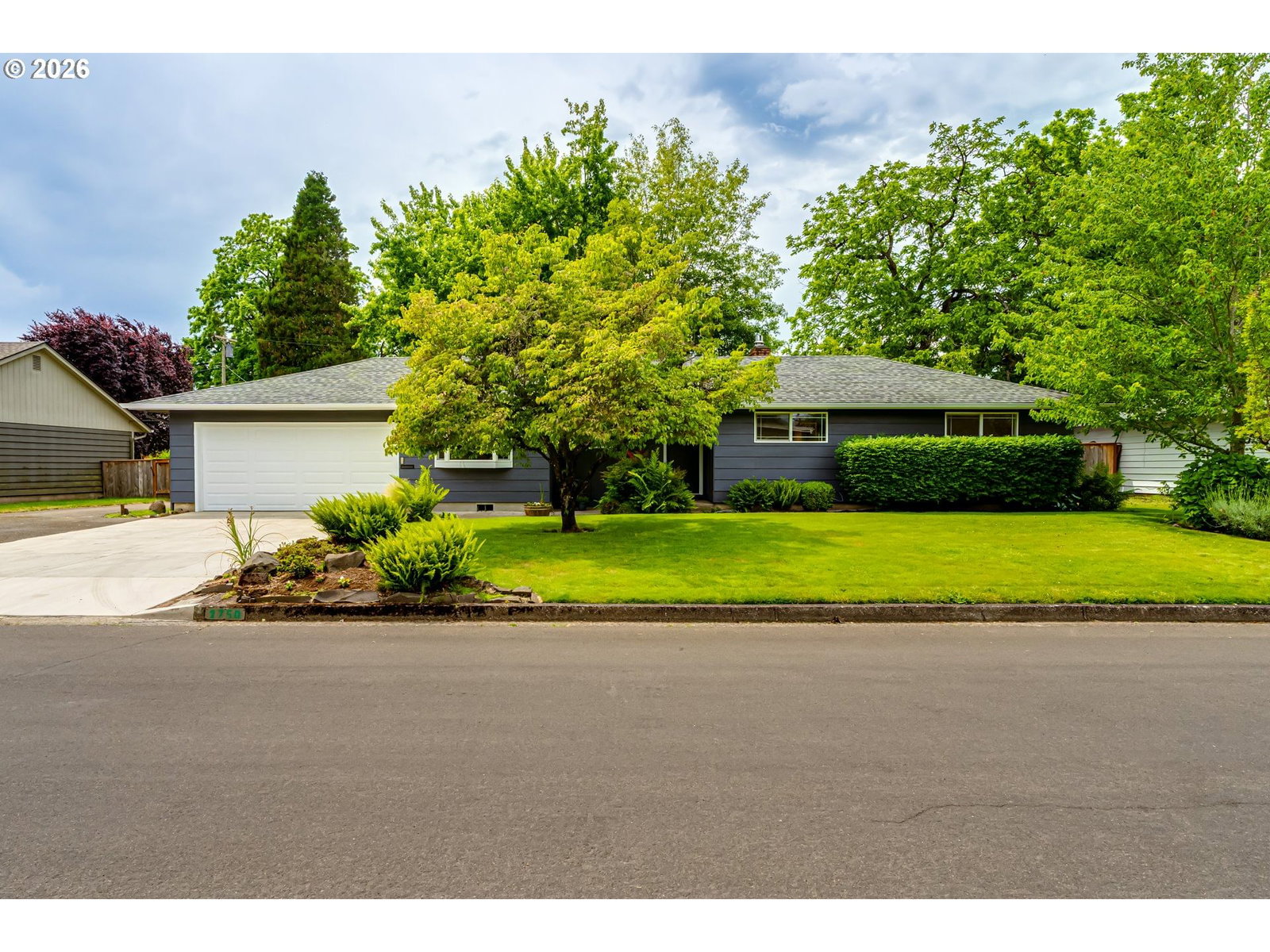 Listing photo 1 of 6