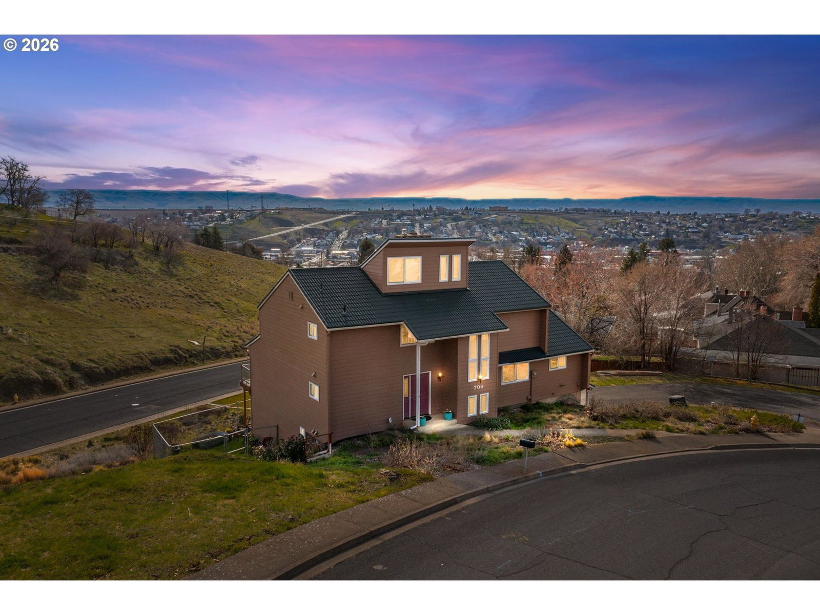 Primary listing photo, 704 NW 3RD DR, Pendleton, OR, 97801