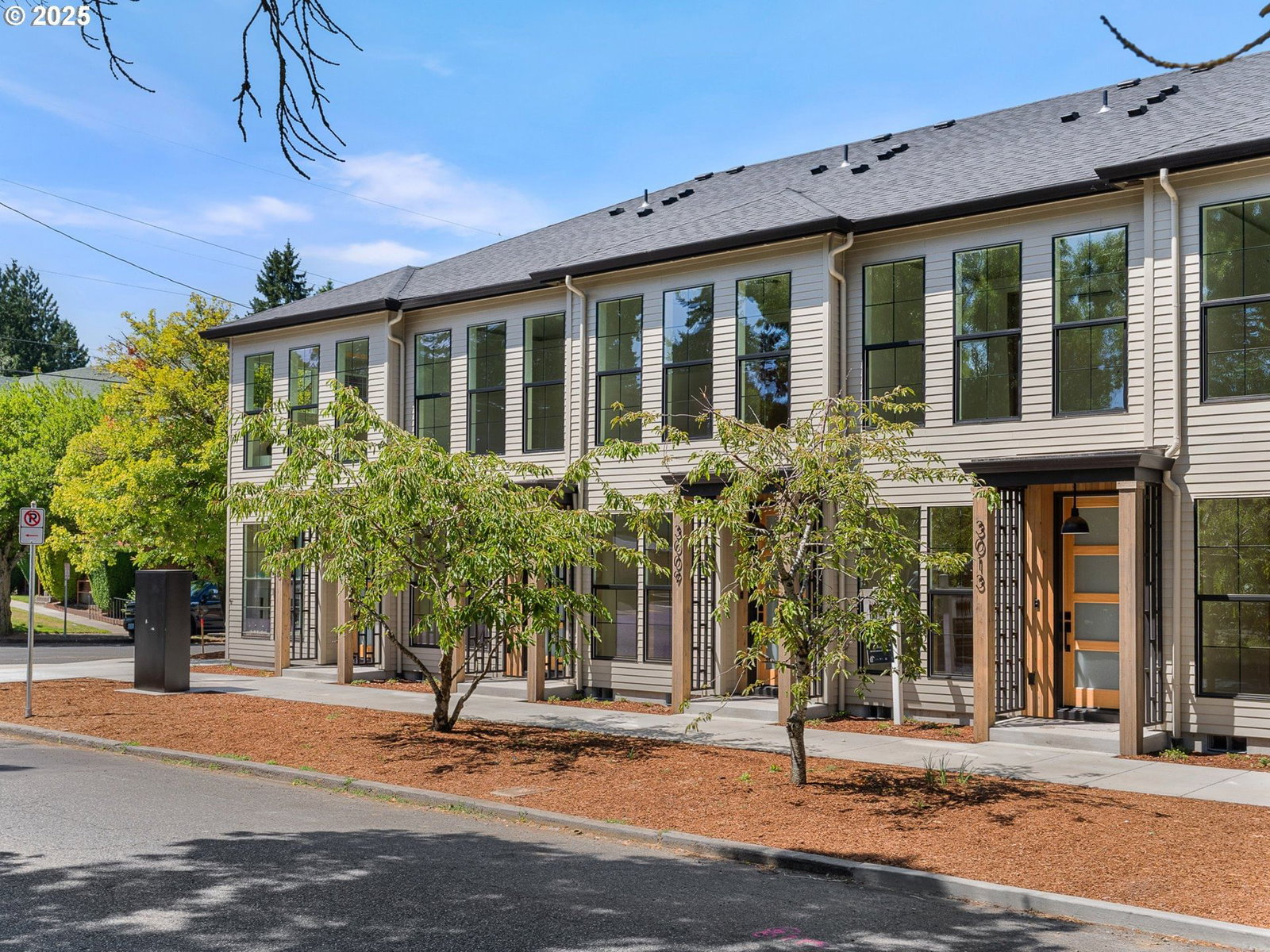 Primary listing photo, 3005 NE Ainsworth ST, Portland, OR, 97211
