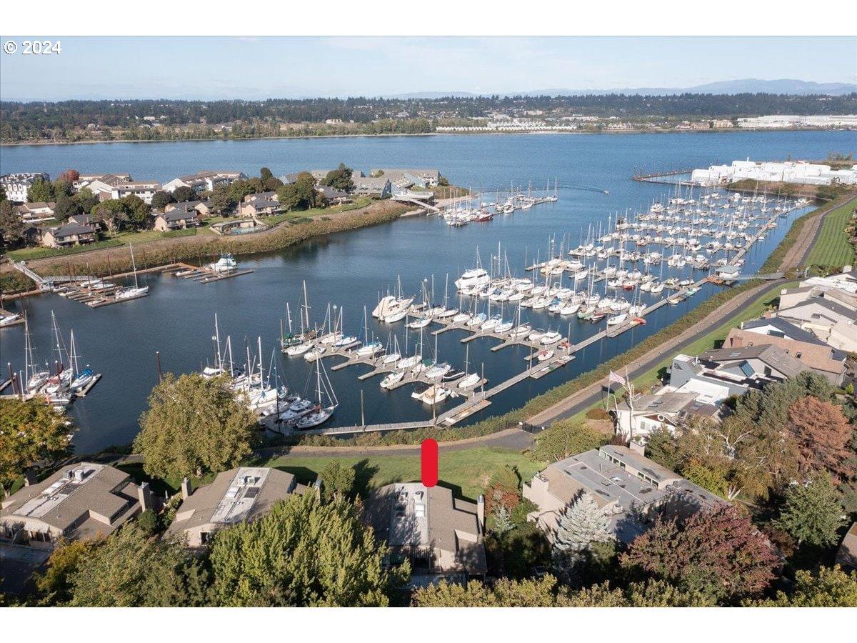 Primary listing photo, 419 N TOMAHAWK ISLAND DR, Portland, OR, 97217
