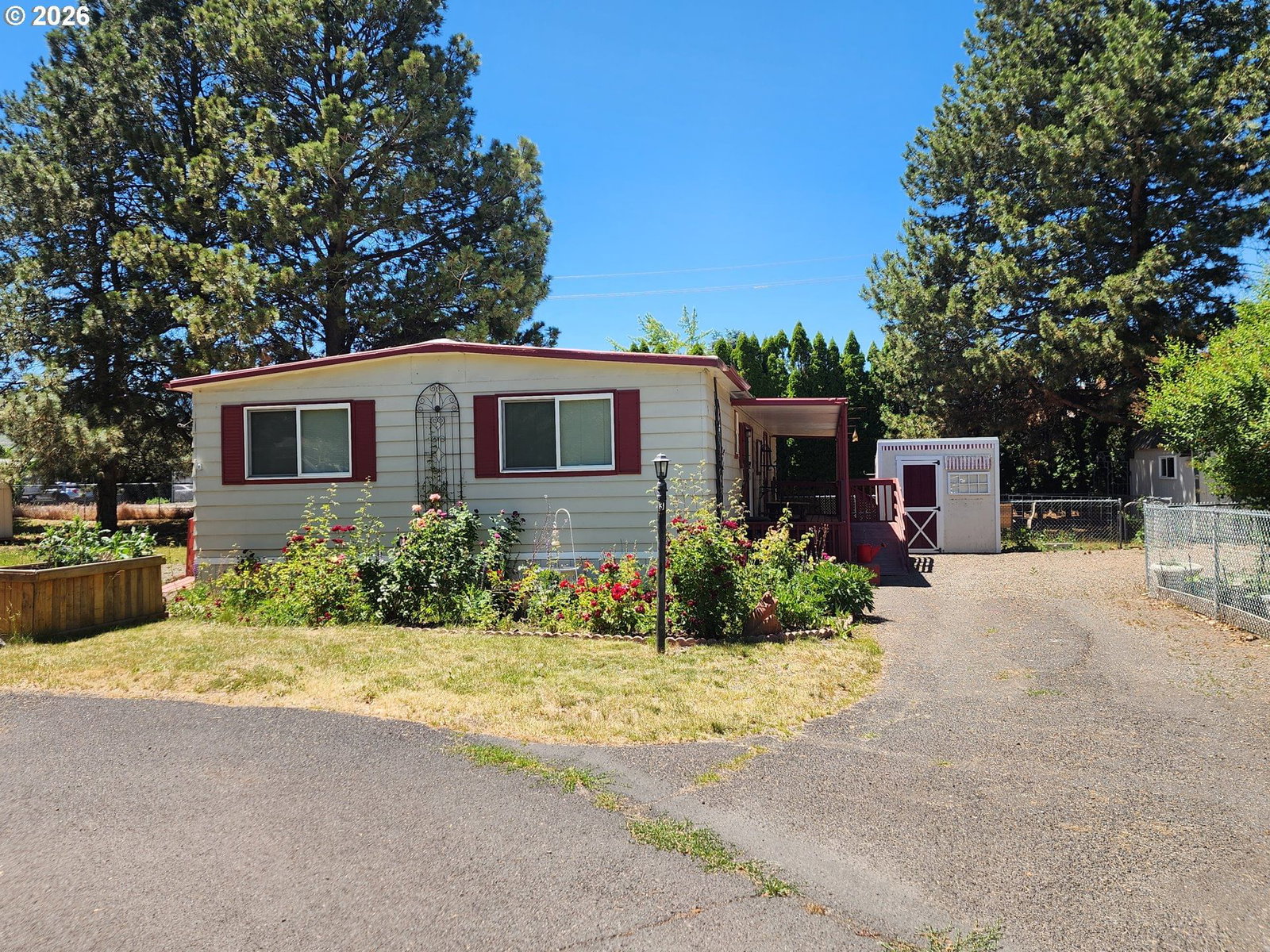 Listing photo 1 of 6