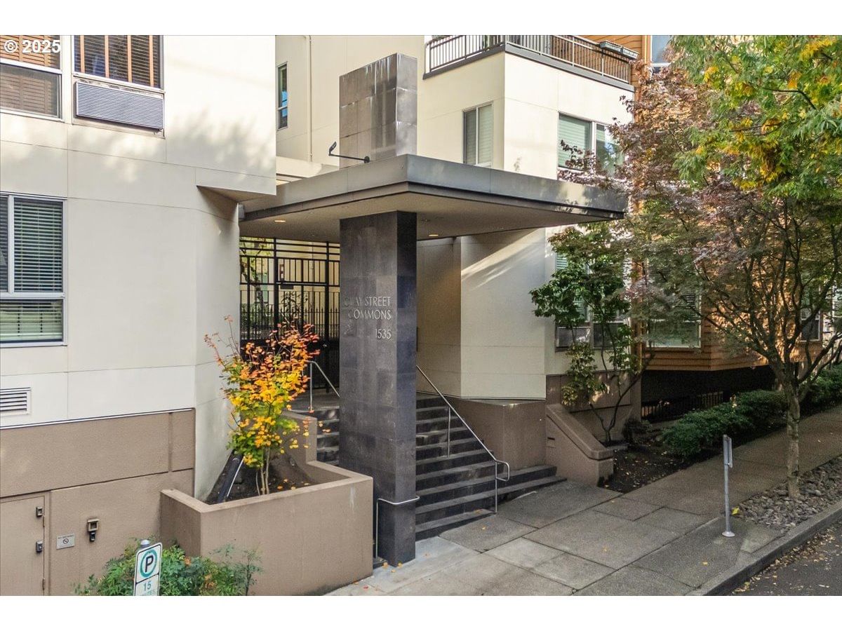 Primary listing photo, 1535 SW CLAY ST #109, Portland, OR, 97201