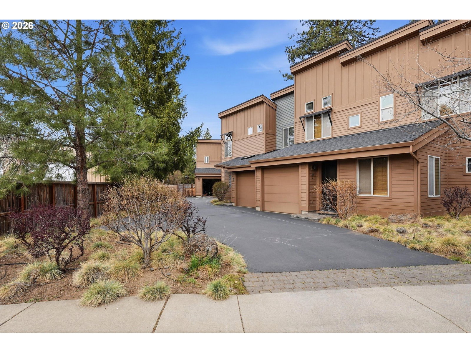 Listing photo 1 of 6