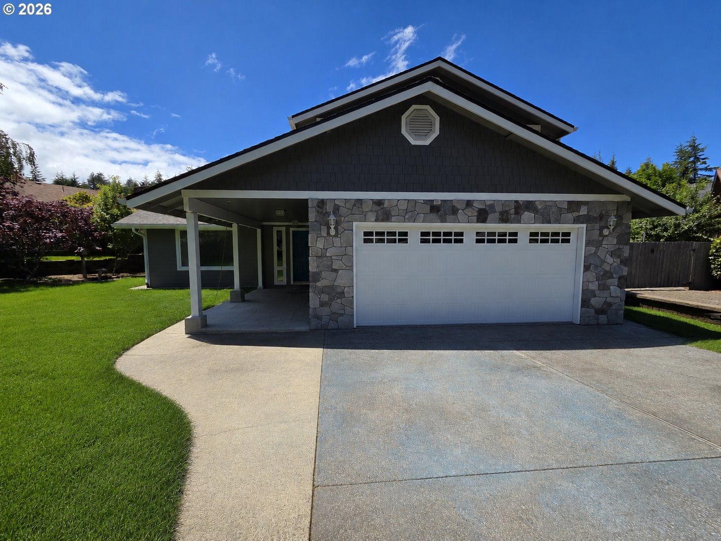 Listing photo 1 of 3