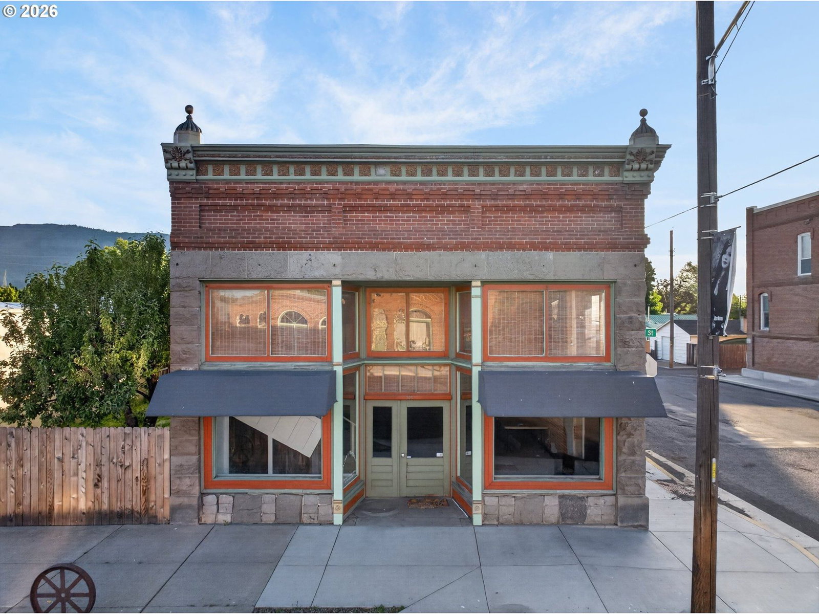 Listing photo 1 of 6