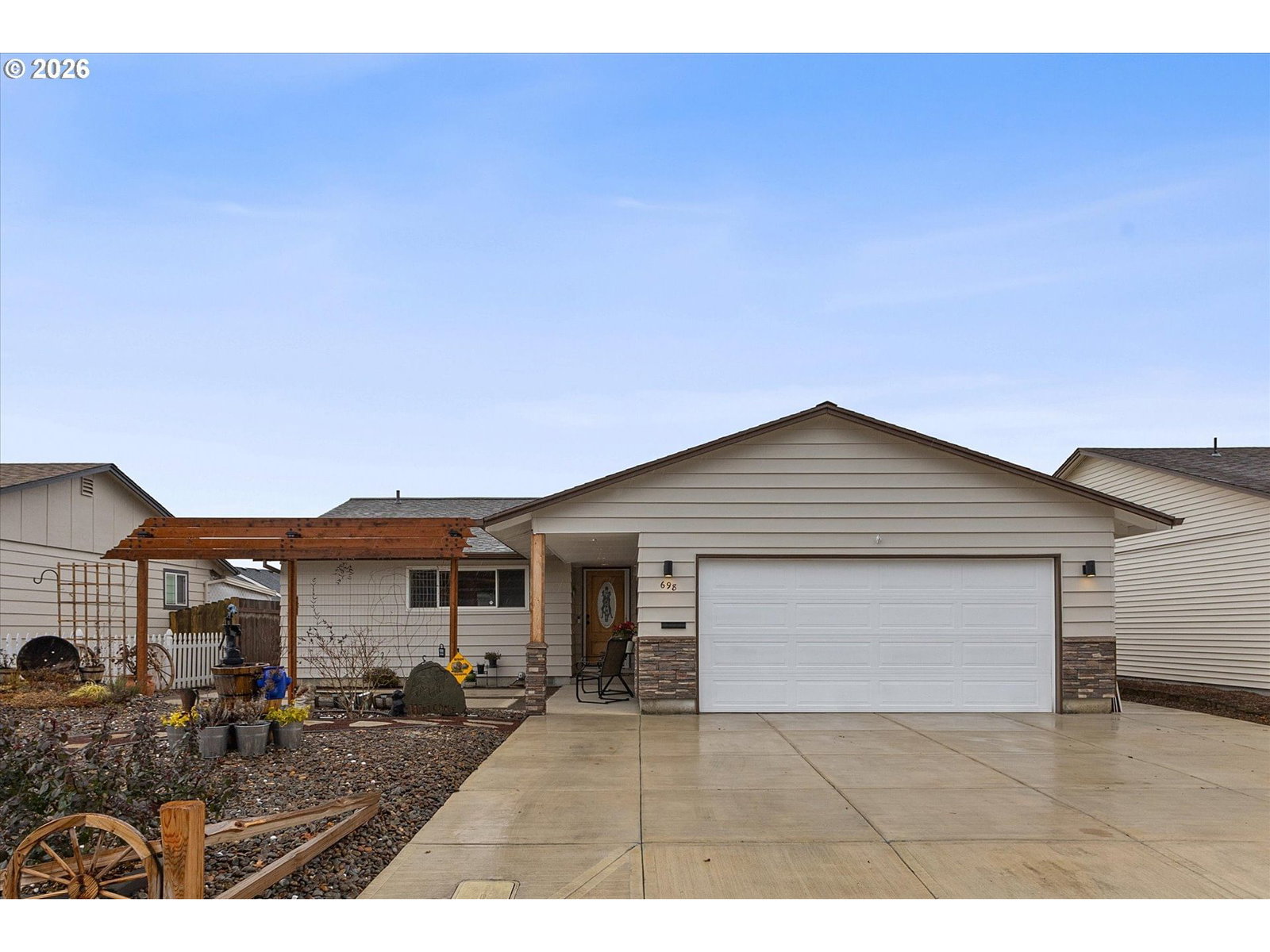 Primary listing photo, 698 S CASCADE DR, Woodburn, OR, 97071