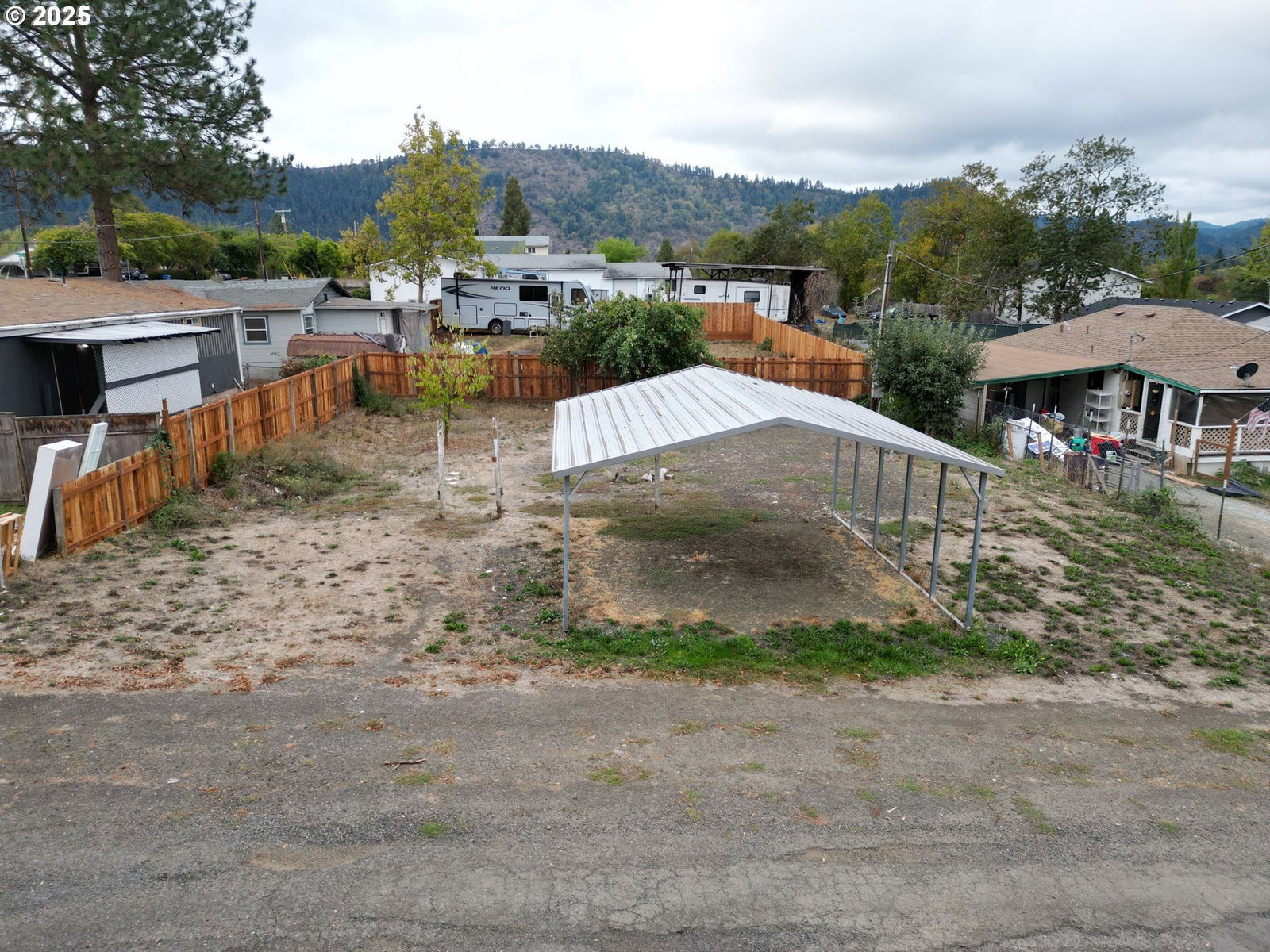Primary listing photo, 271 SE ROBINSON ST, Winston, OR, 97496