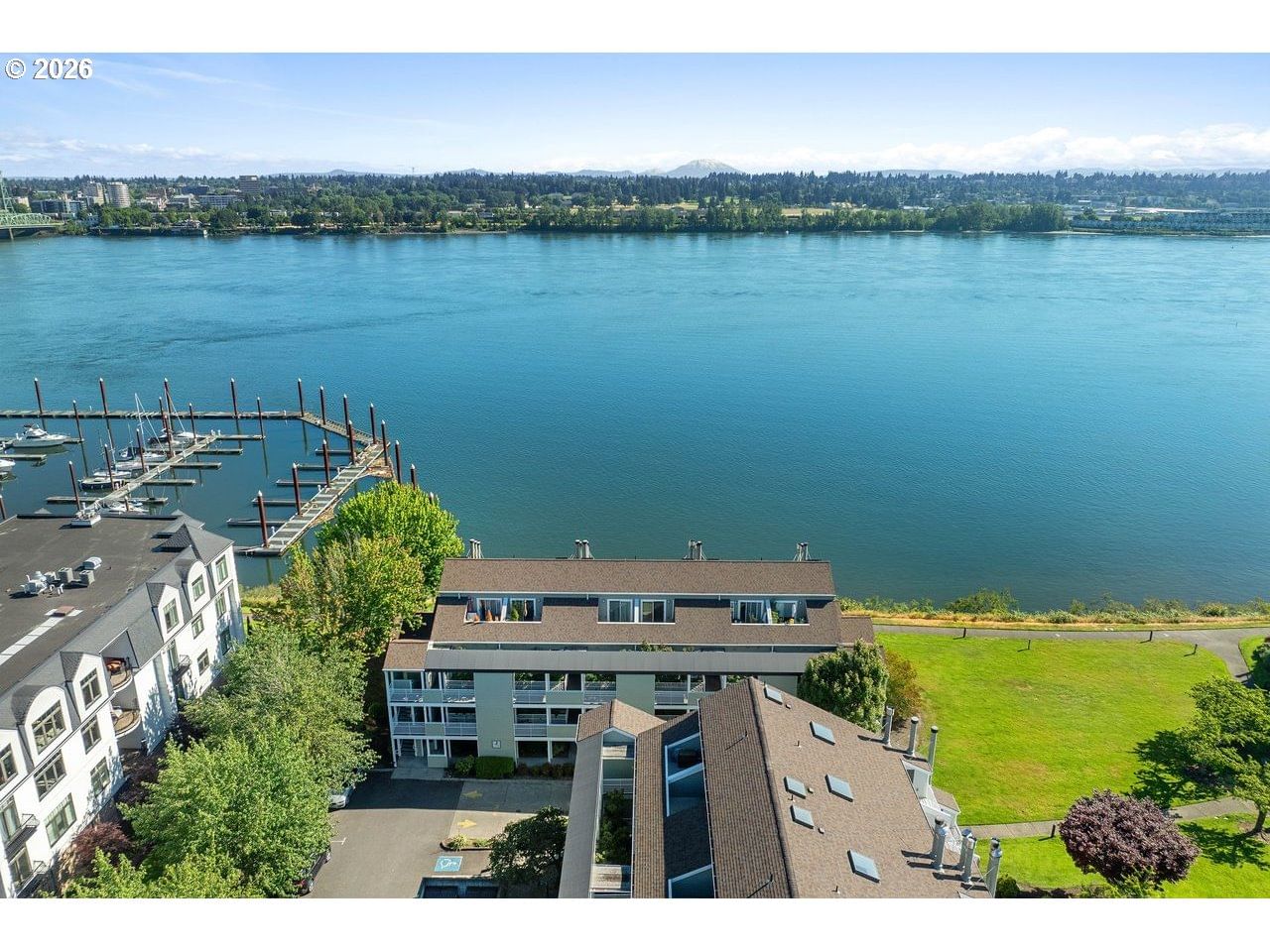 303 N HAYDEN BAY DR