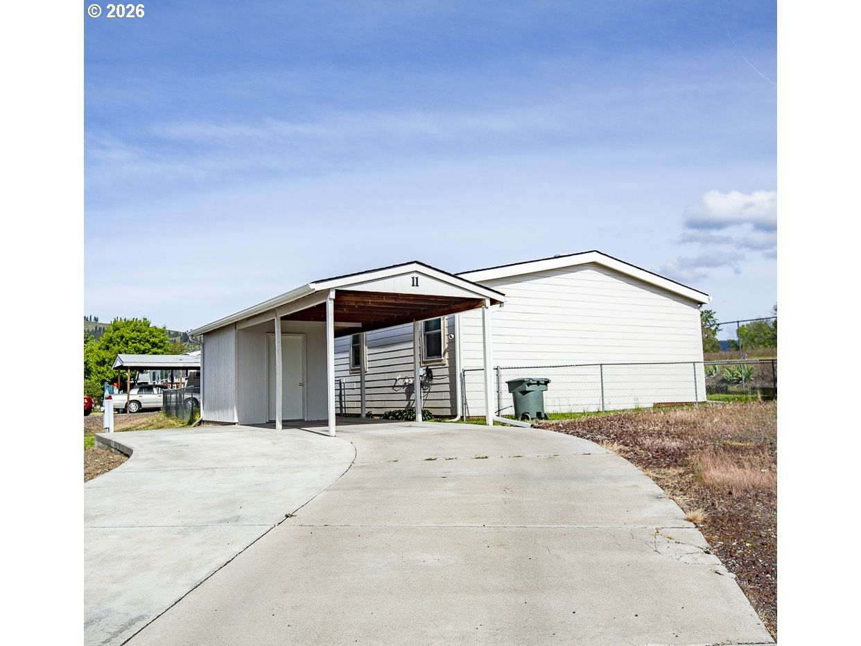 Listing photo 1 of 6