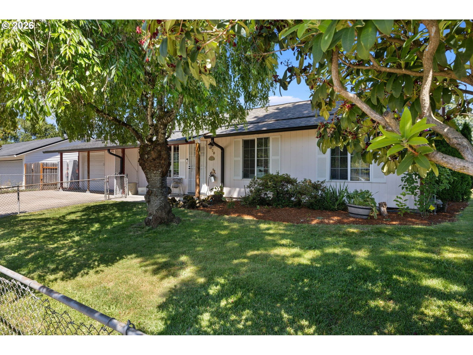 Listing photo 1 of 6