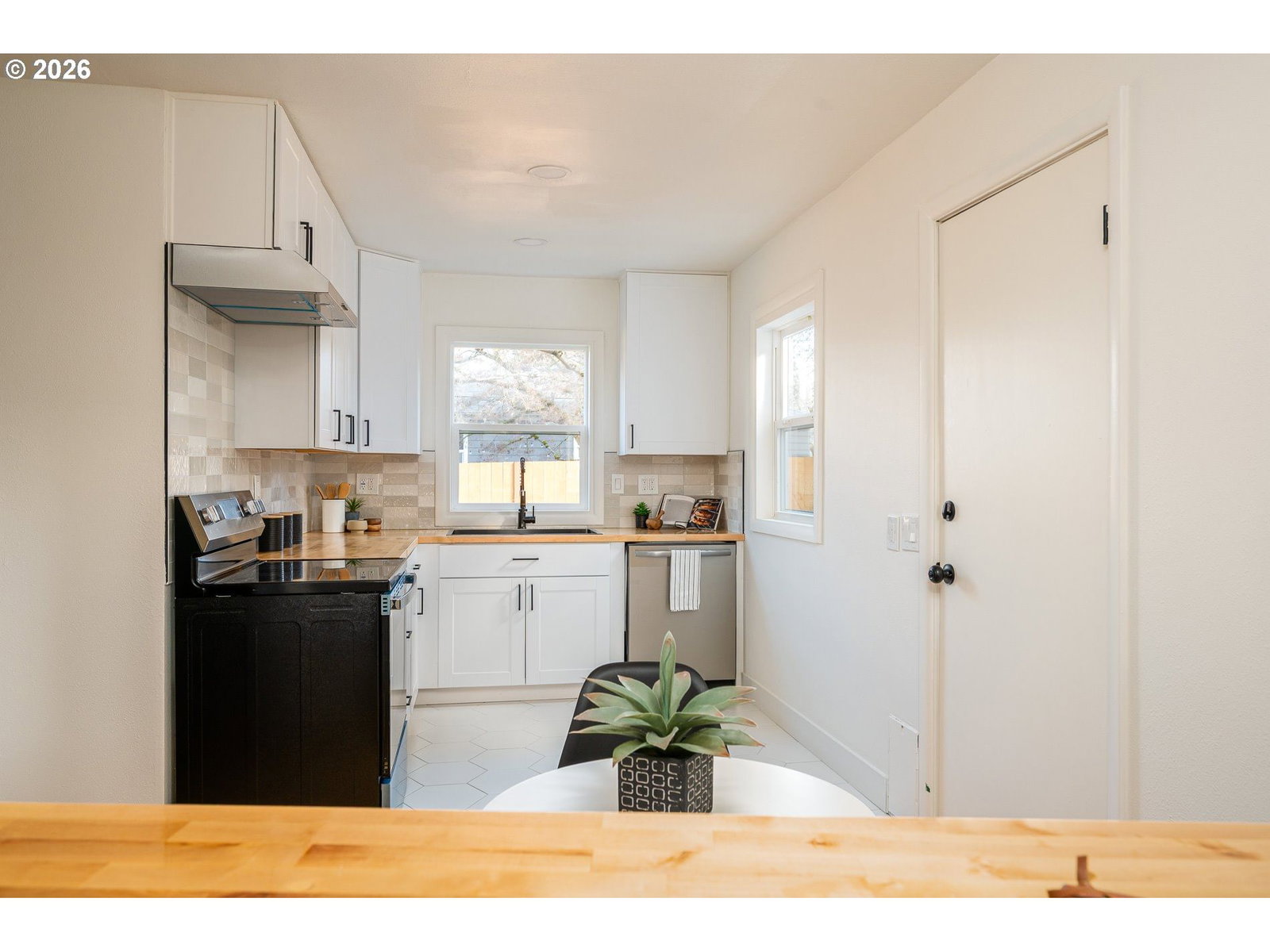 Listing photo 5 of 16, 5408 NE 46th PL, Portland, OR, 97218